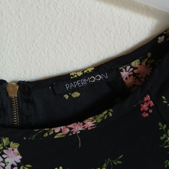 Papermoon Hi-low Floral Blouse Size Medium top - Picture 6 of 9